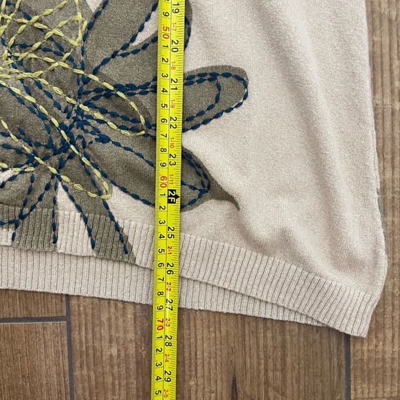 Chicos Floral Embroidered Sweater Womens Size M Tan Olive Green Scoop Neck - Picture 6 of 7